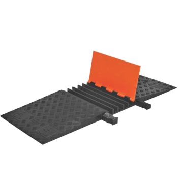 Gesamte Ansicht der extra flachen 5-Kanal Guard Dog Kabelbrücke von Checkers mit geöffnetem orangfarbenen Deckel