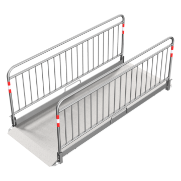Ganze Ansicht der Grabenbrücke für Fußgänger - mit Secure Balustraden Geländer