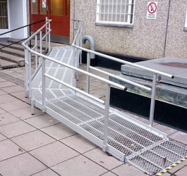 Rollstuhlrampe Hauseingang barrierefrei