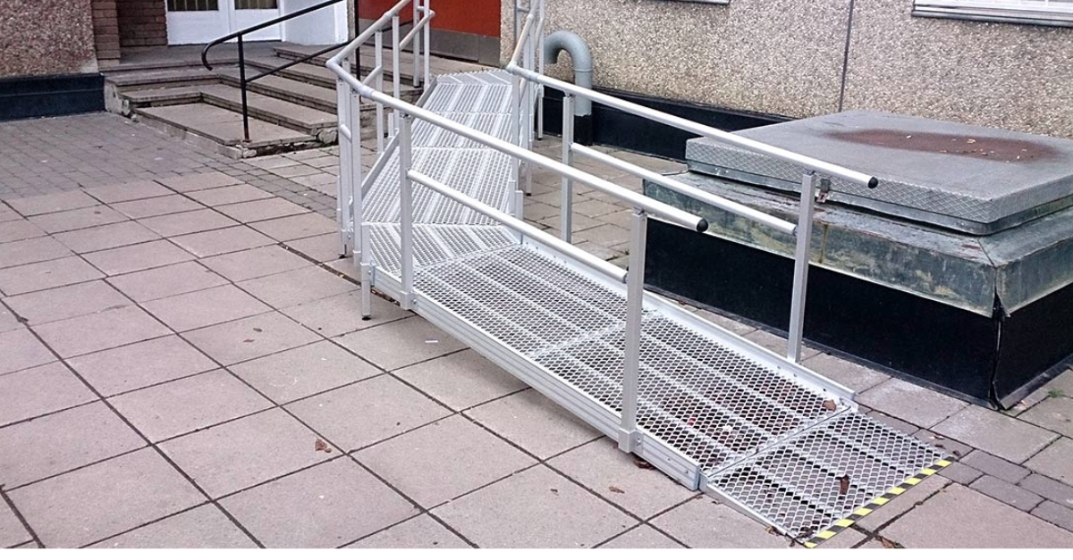 Feste Rollstuhlrampe für den Hauseingang